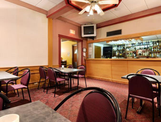 מלון Ramada By Wyndham יורקטון מסעדה תמונה