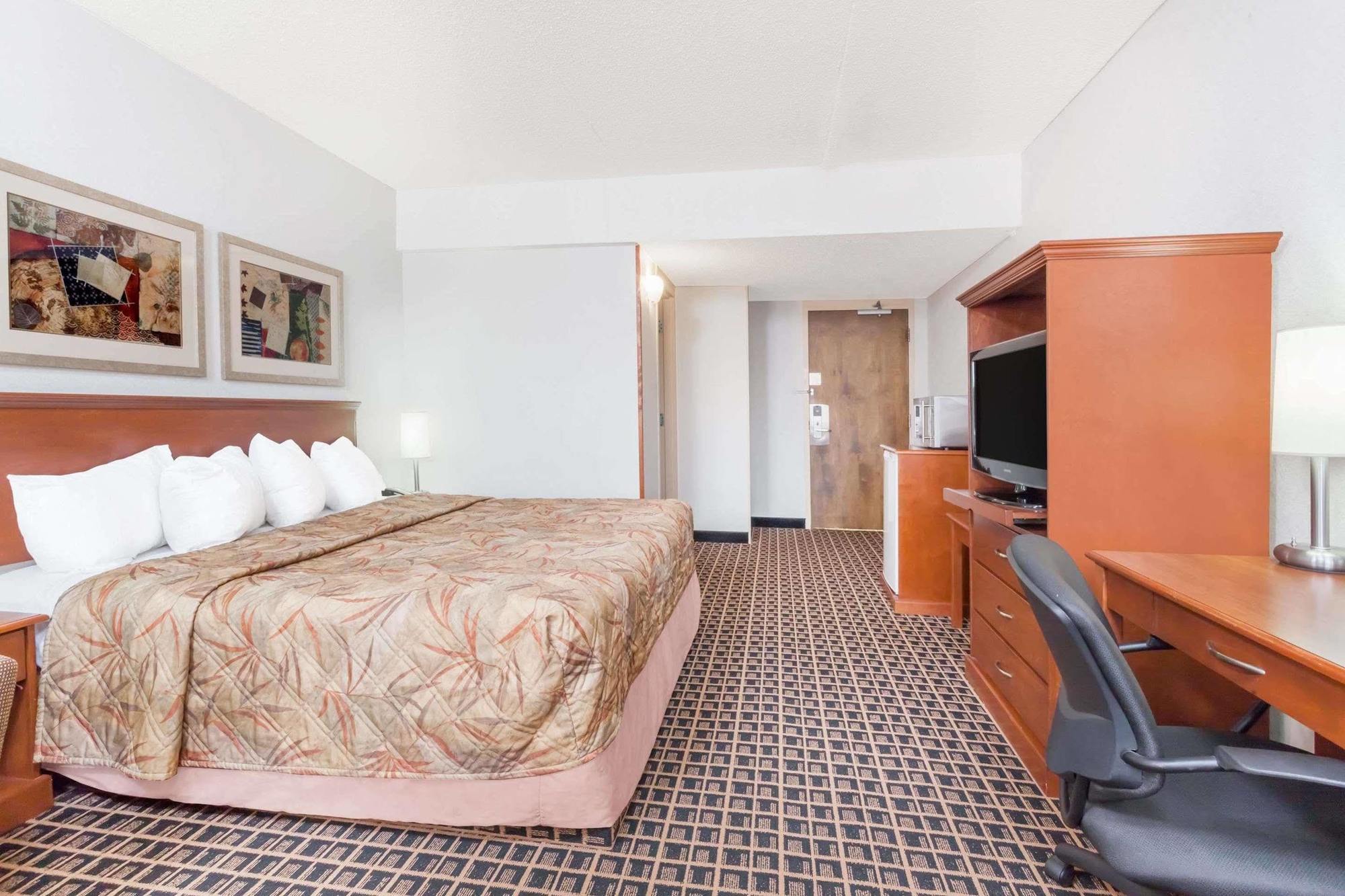 מלון Ramada By Wyndham יורקטון מראה חיצוני תמונה