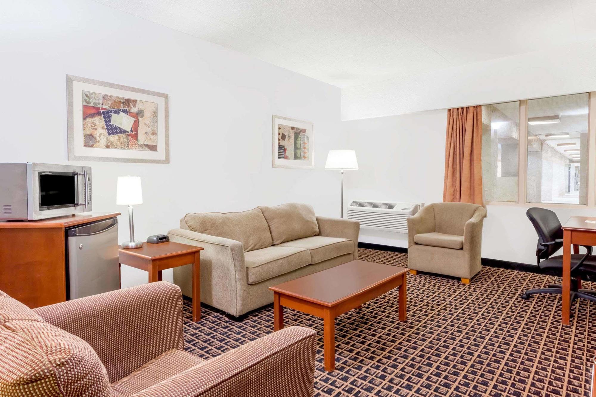מלון Ramada By Wyndham יורקטון מראה חיצוני תמונה