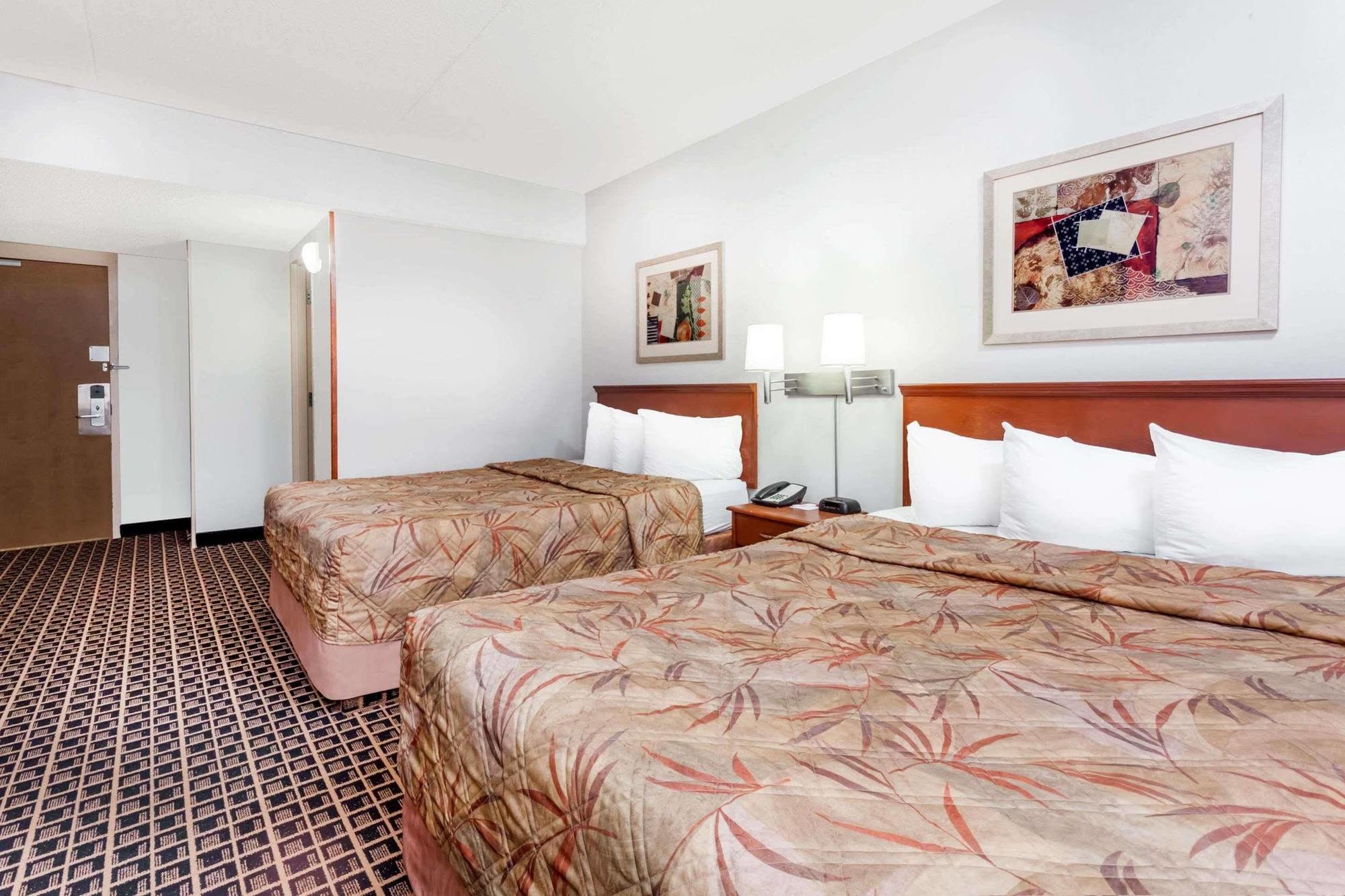 מלון Ramada By Wyndham יורקטון מראה חיצוני תמונה